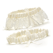 Timeless Treasure Keep and Toss Garter Set - Ivory